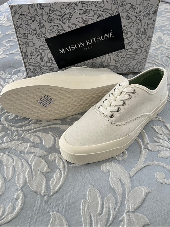 MAISON KITSUNE Shoes - MAISON KITSUNÉ  Off-White Canvas Low-Top Sneakers- NEW